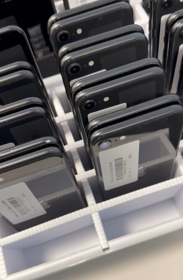 Apple iPhone SE 2020 - AB Grade - 300 Units