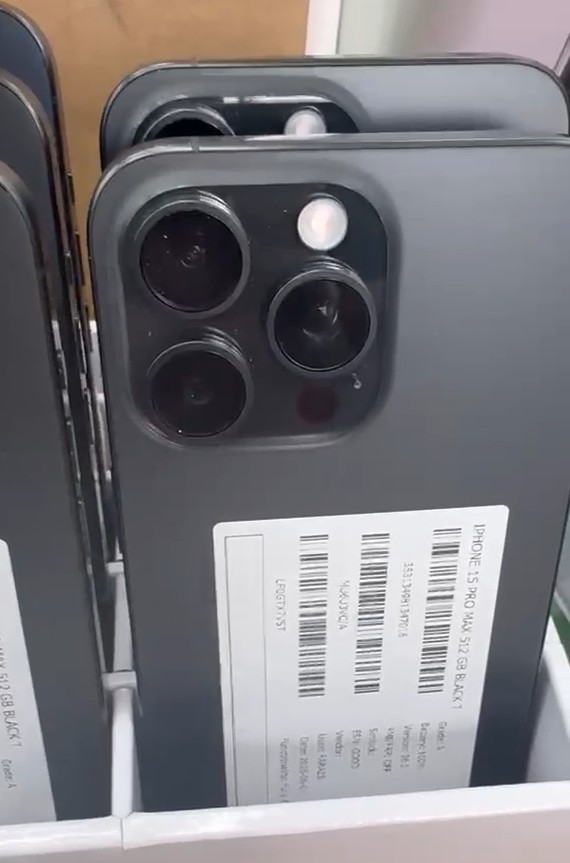 iPhone 15 Pro Max 512GB - Grade A - €638