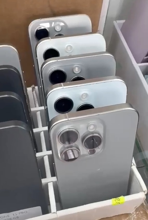 iPhone 15 Pro 128GB Grade A Original Stock at €515 each