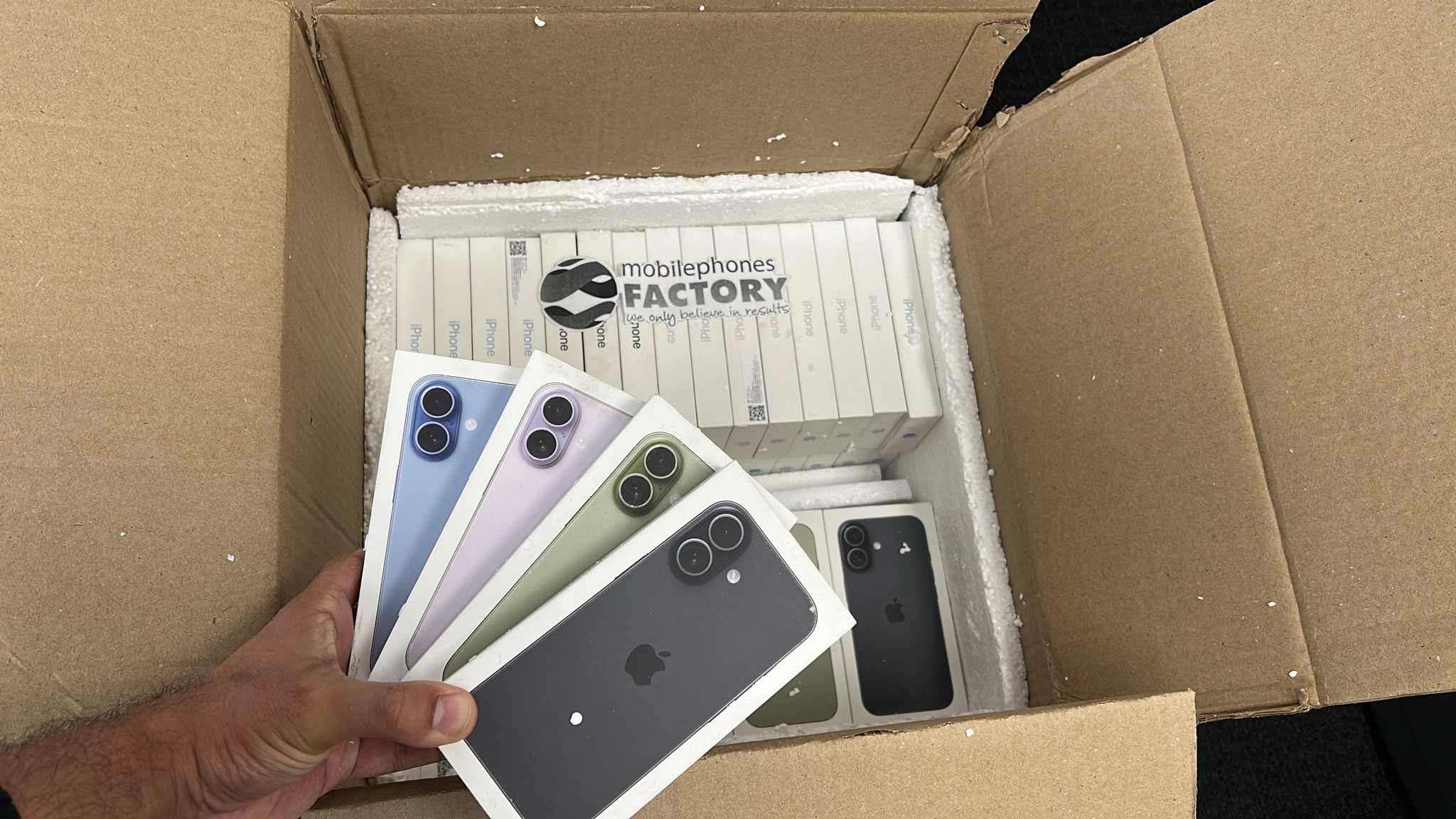 iPhone 17 256GB Non-Active Boxed Stock at €830 Per Unit